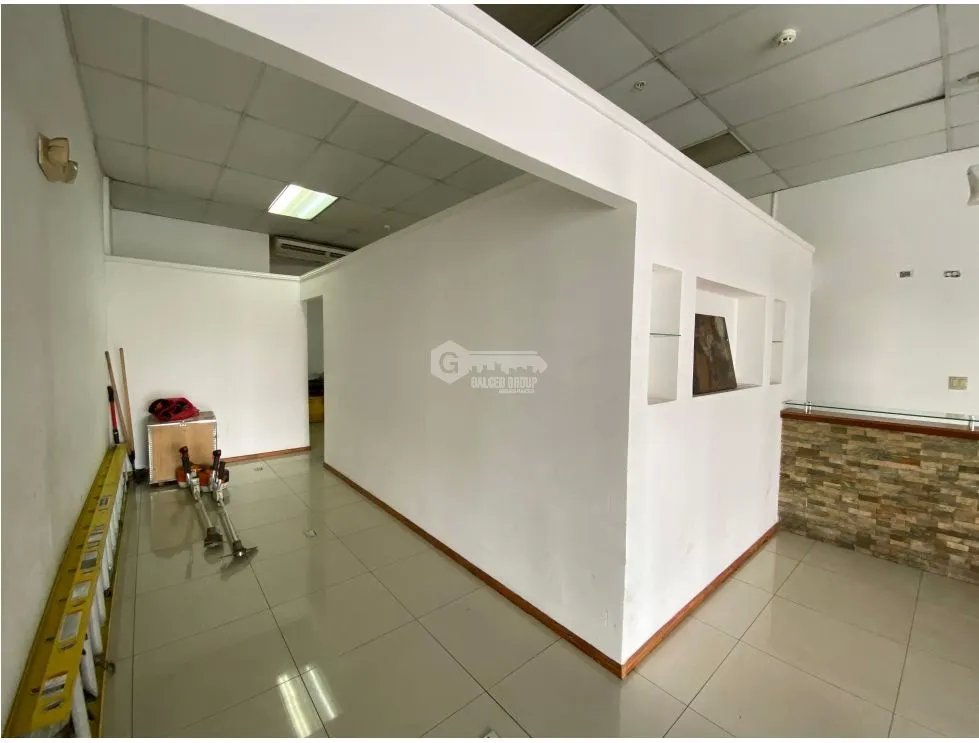 LOCAL / CENTENNIAL PLAZA / 60M / PISO 2 / FRENTE A MCDONALDS JC