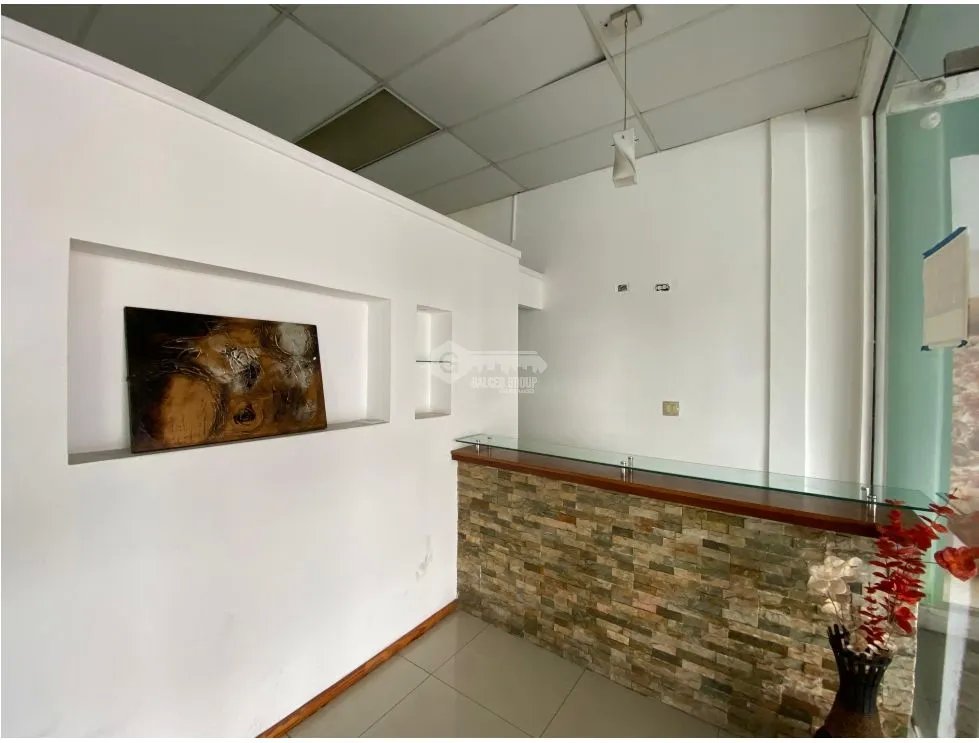 LOCAL / CENTENNIAL PLAZA / 60M / PISO 2 / FRENTE A MCDONALDS JC