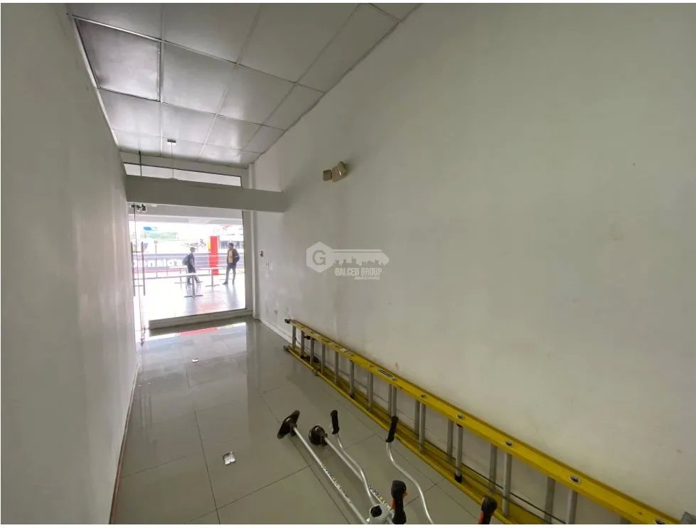 LOCAL / CENTENNIAL PLAZA / 60M / PISO 2 / FRENTE A MCDONALDS JC