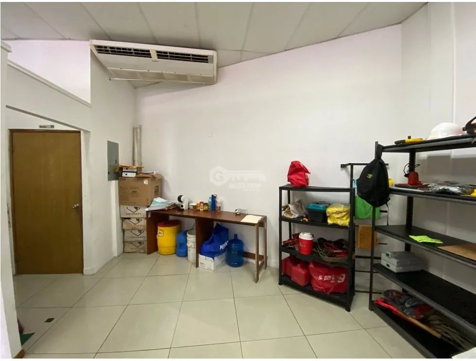 LOCAL / CENTENNIAL PLAZA / 60M / PISO 2 / FRENTE A MCDONALDS JC