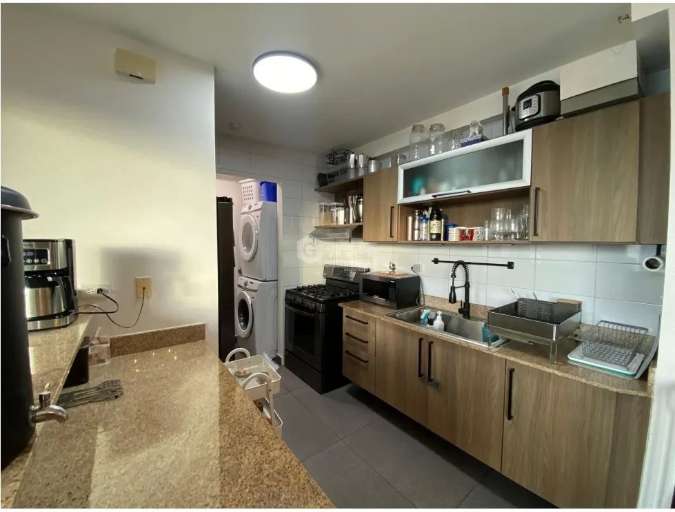 CONDADO DEL REY / KINGS PARK / 97M / 2 HABITACION / BALCON