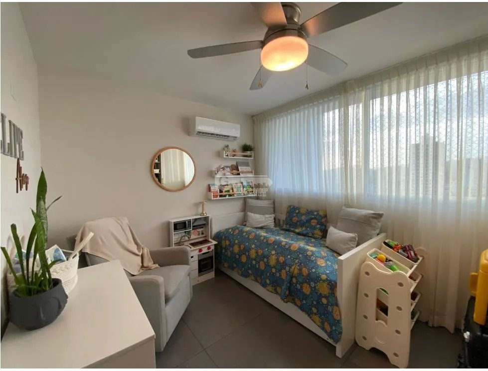 CONDADO DEL REY / KINGS PARK / 97M / 2 HABITACION / BALCON