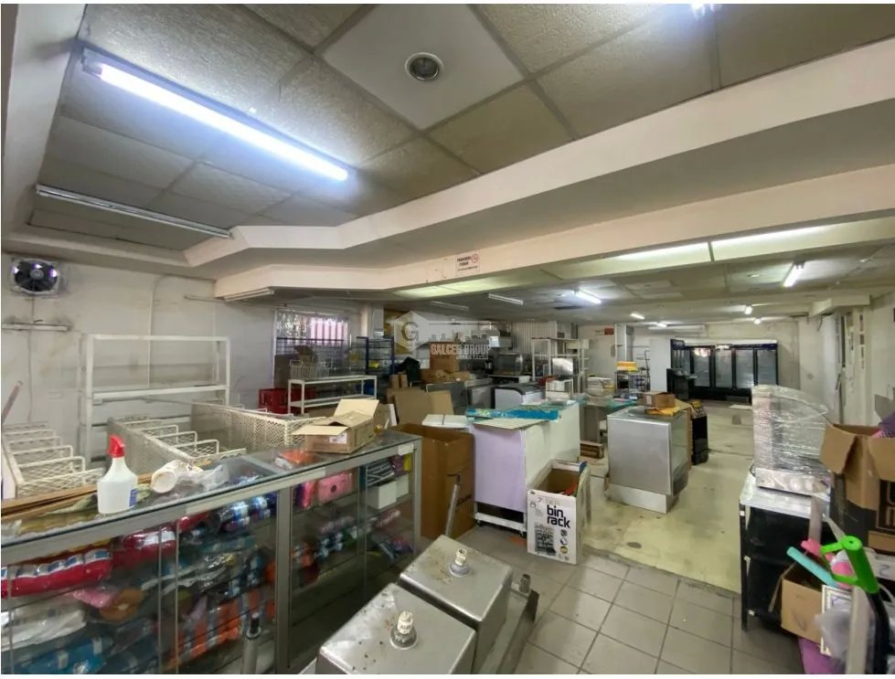 LOCAL COMERCIAL / CERRO VIENTO / 360M / DIVISION / DOS NIVEL / ESQUINA
