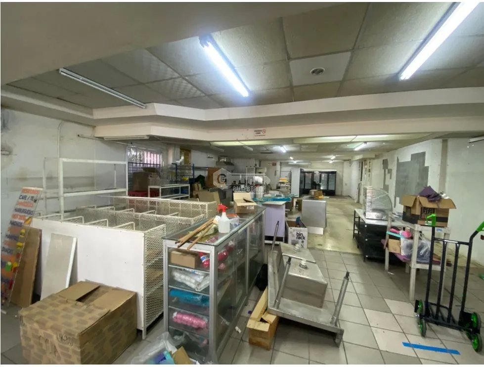 LOCAL COMERCIAL / CERRO VIENTO / 360M / DIVISION / DOS NIVEL / ESQUINA