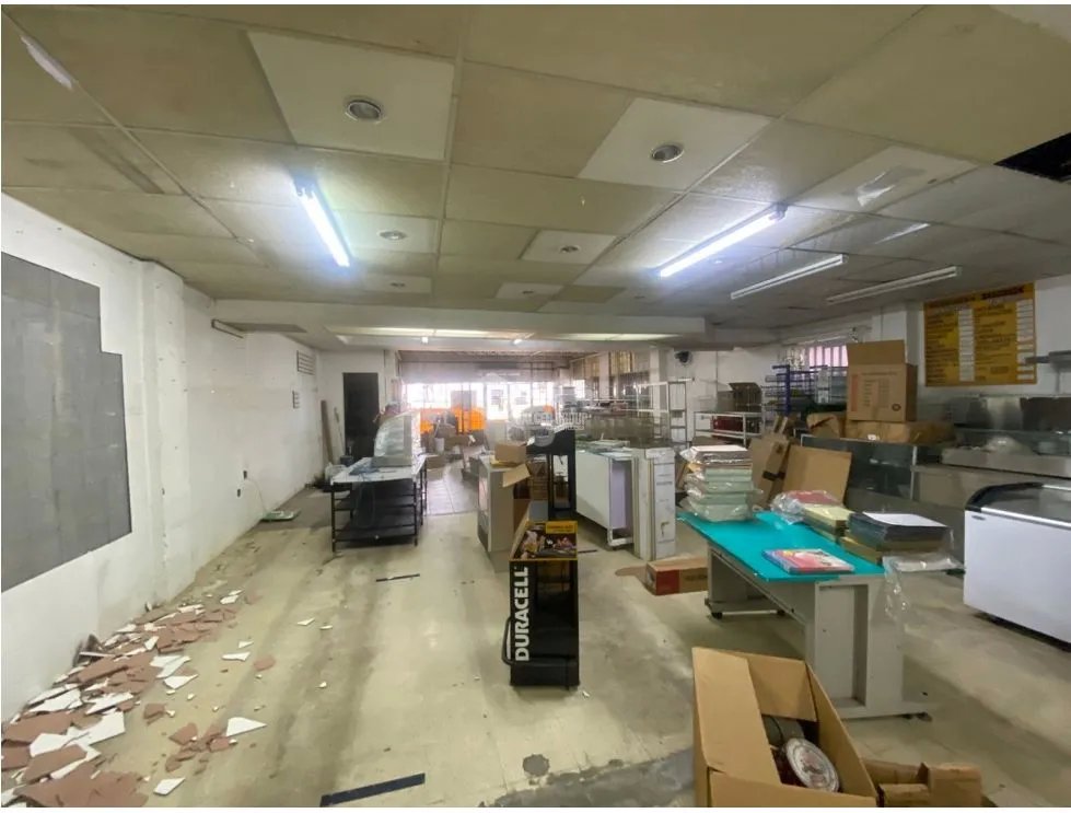 LOCAL COMERCIAL / CERRO VIENTO / 360M / DIVISION / DOS NIVEL / ESQUINA