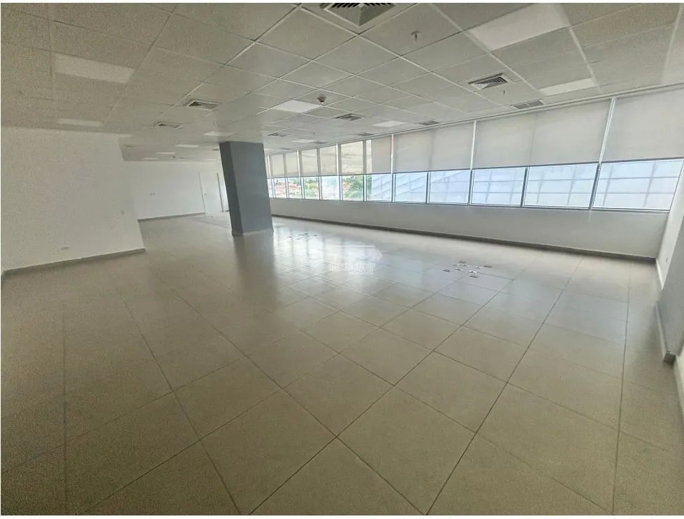 OFICINA / COSTA DEL ESTE / PLAZA REAL  / 290M / DIVISIONES / VACIA