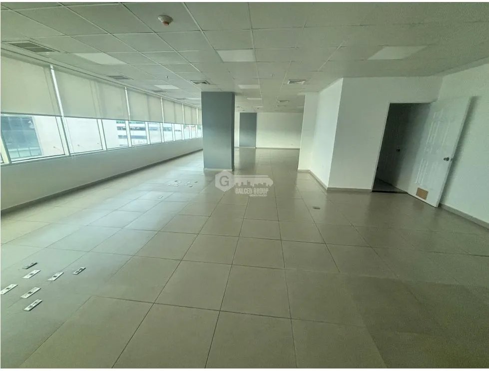 OFICINA / COSTA DEL ESTE / PLAZA REAL  / 290M / DIVISIONES / VACIA