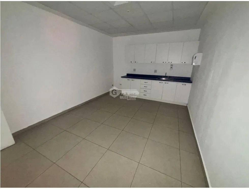 OFICINA / COSTA DEL ESTE / PLAZA REAL  / 290M / DIVISIONES / VACIA