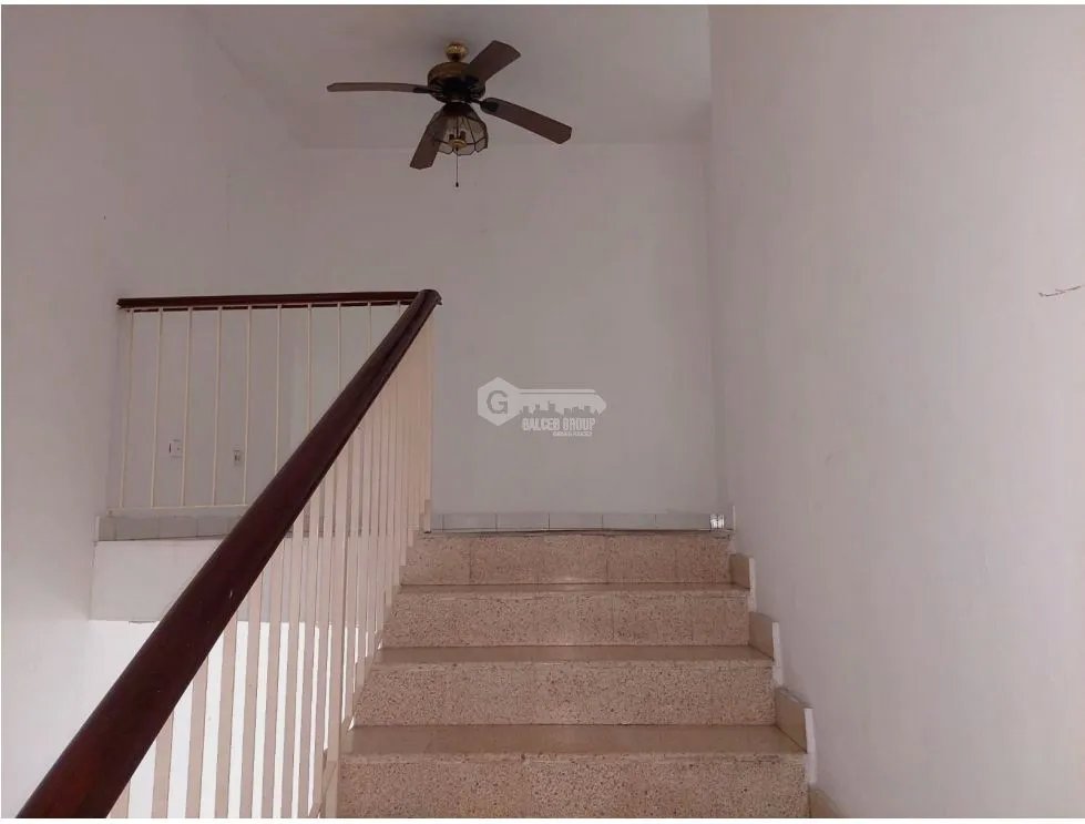 VILLA DE LAS FUENTES / 274M / TRES NIVELES / BALCON