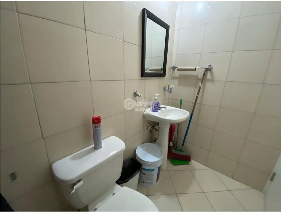 REMATE LOCAL COMERCIAL / WESTLAND MALL / DOS DIVISIONES / PLANTA BAJA