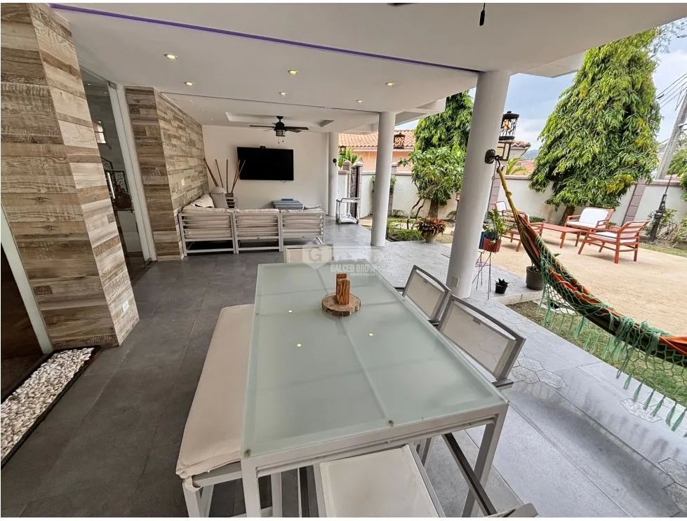 ALTOS DE PANAMA / CONDADO DEL REY / 5 RECÁMARAS  / 768m2 / PISCINA