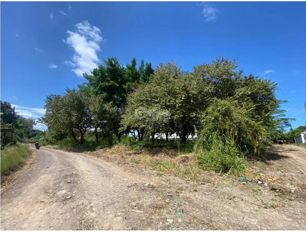 NUEVA GORGONA / TERRENO DE ESQUINA / A 1 KILOMETRO DE LA PLAYA / 1200M