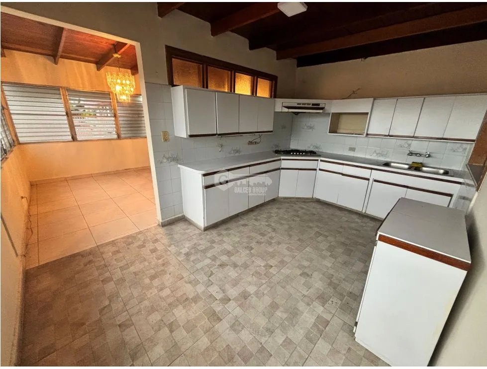 BETANIA RESIDENCIAL COMERCIAL / 455M /  PATIO CON TERRAZA / 4 HAB