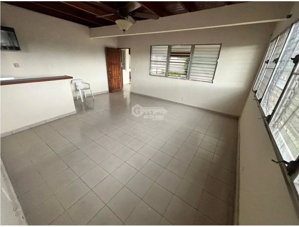 BETANIA RESIDENCIAL COMERCIAL / 455M /  PATIO CON TERRAZA / 4 HAB