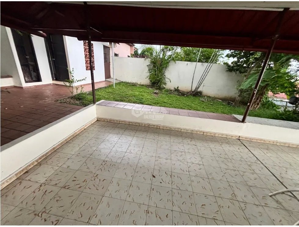 BETANIA RESIDENCIAL COMERCIAL / 455M /  PATIO CON TERRAZA / 4 HAB