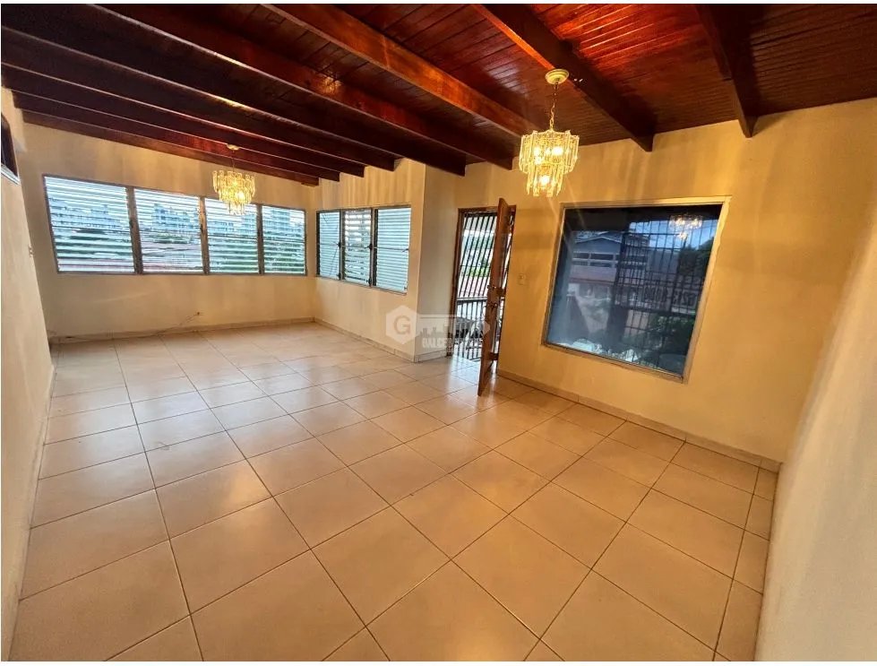 BETANIA RESIDENCIAL COMERCIAL / 455M /  PATIO CON TERRAZA / 4 HAB