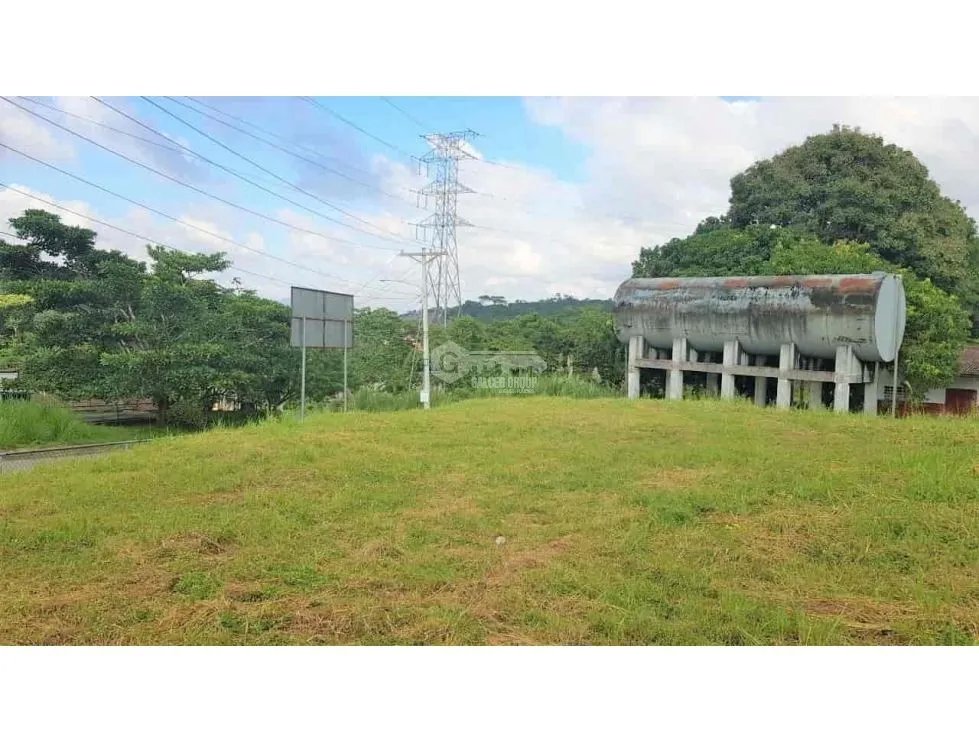 TERRENO / MAÑANITAS / IDEAL PARA COMERCIO / 860M2 / YG