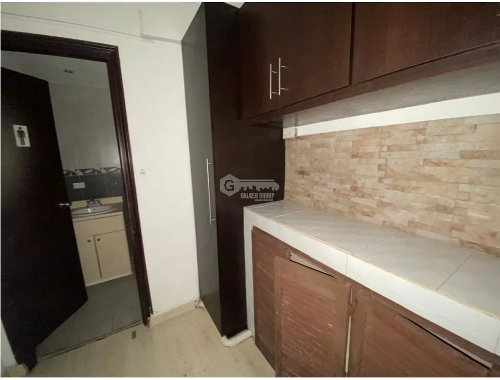 LOCAL COMERCIAL PLANTA ALTA  / GALERIAS MARBELLA PLAZA / 90M