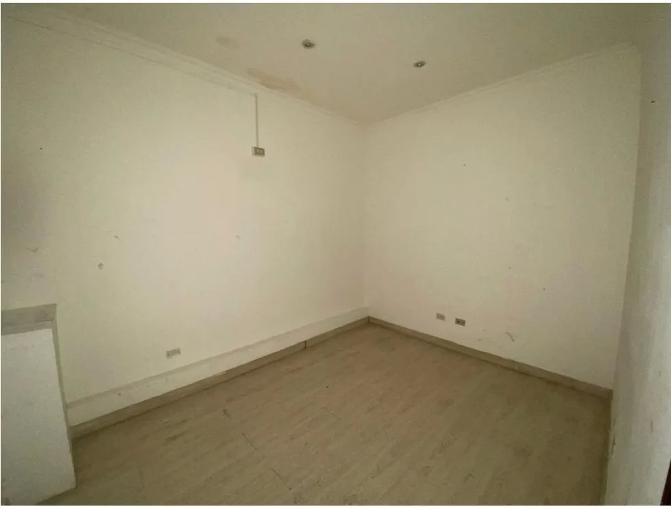 LOCAL COMERCIAL PLANTA ALTA  / GALERIAS MARBELLA PLAZA / 90M