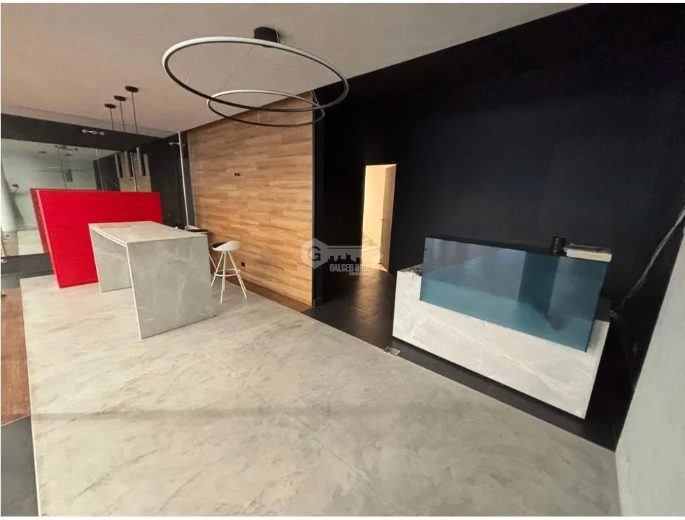 OFICINA / CALLE 50 / GALERIA 50 / 300M2 / 2 NIVELES / SOBRE VIA