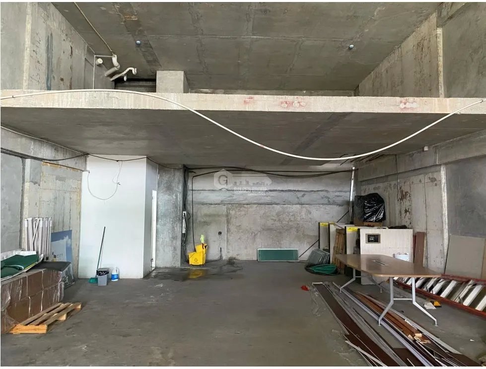 LOCAL COMERCIAL / VIA BRASIL / CITY MALL  / PLANTA BAJA / 205M