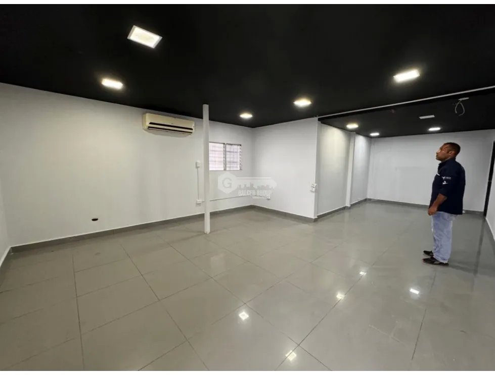 24 DE DICIEMBRE / GALERA COMERCIAL / CON OFICINA /  2014M