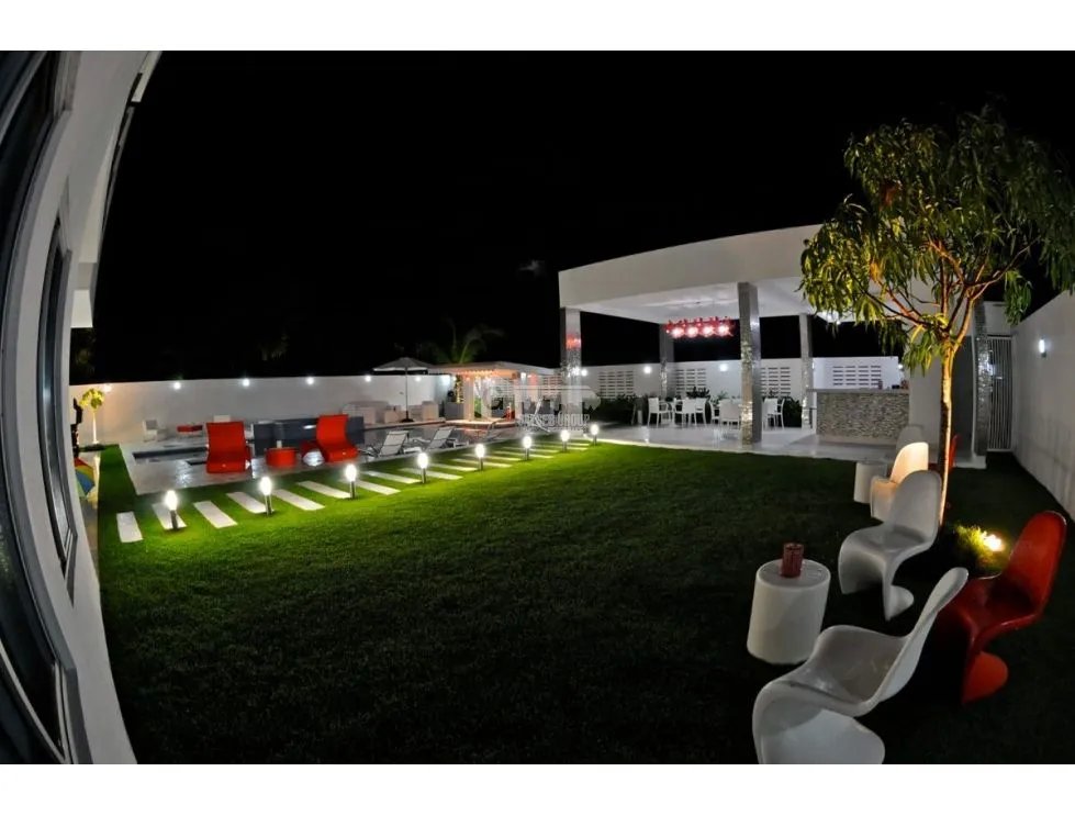 PLAYA BLANCA / 900M2 / 9 HABITACION / 10 BAÑOS / 2 JACU / PISCINA