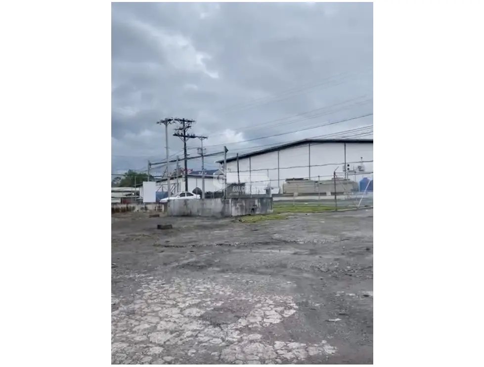 TERRENO PARA USO COMERCIAL / MAÑANITAS / CERCADO / 4518 M2