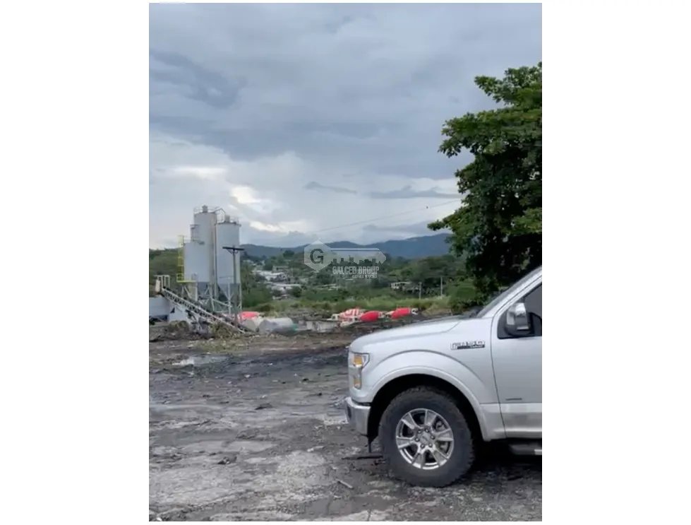 TERRENO PARA USO COMERCIAL / MAÑANITAS / CERCADO / 4518 M2