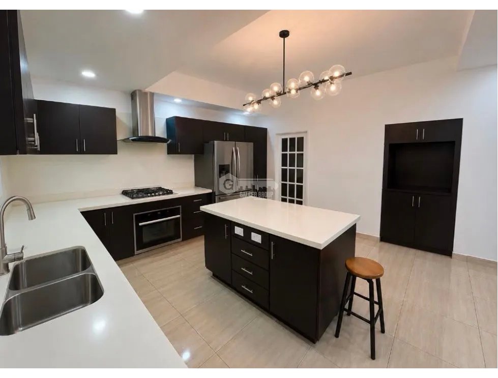 ANCON / ALBROOK / 742M / 4 HABITACIONES / 3 BAÑOS / PATIO / JARDIN