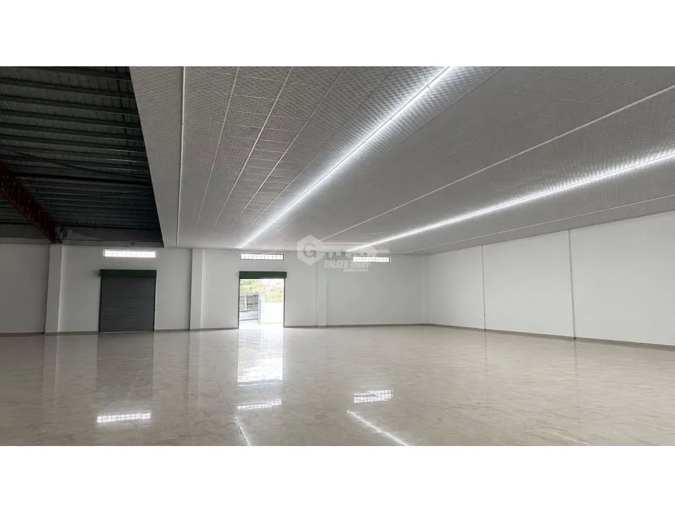 SE ALQUILA LOCAL EN ALTO DE PRADERA 1000 M2 IDEAL SUPER MARKET