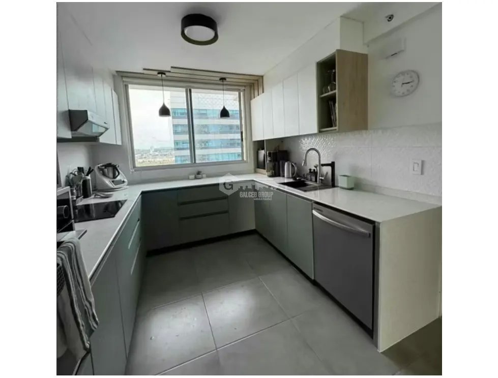 SE ALQUILA EN COSTA DEL ESTE PH VERTIKAL 170 M2 SEMI-AMOBLADO
