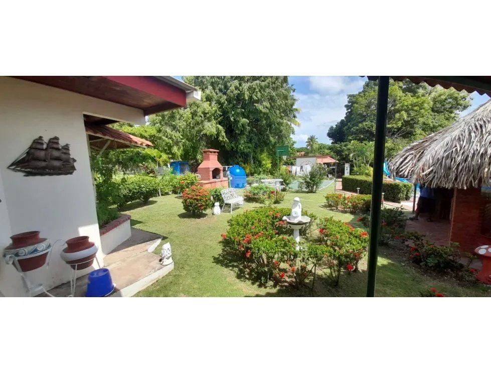 CORONADO / CASA CON PISCINA Y AMPLIO TERRENO / CON ANEXO / 1800M2 / DH
