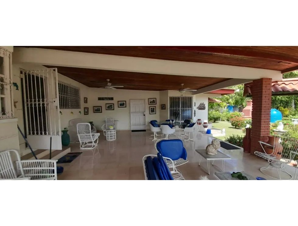 CORONADO / CASA CON PISCINA Y AMPLIO TERRENO / CON ANEXO / 1800M2 / DH