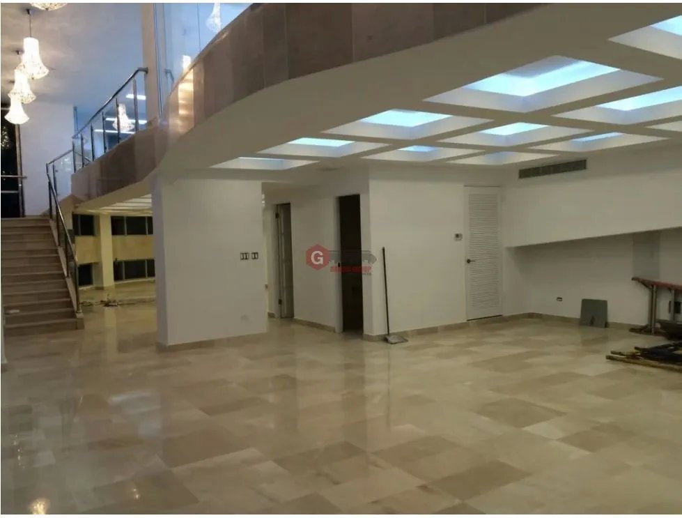 OFICINA DE LUJO / PUNTA PACIFICA / 2 NIVELES / 270 m2 / CON DIVISIONES