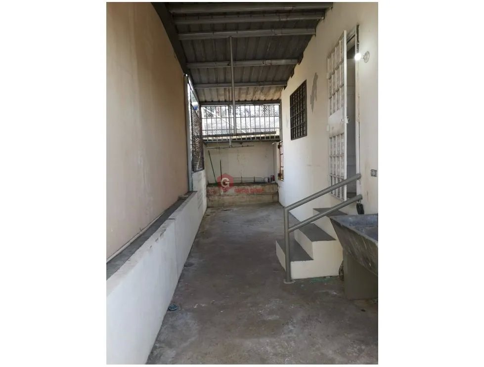 CASA PARA USO RESIDENCIAL O COMERCIAL / TUMBA MUERTO / 200m2 / 3 HABIT