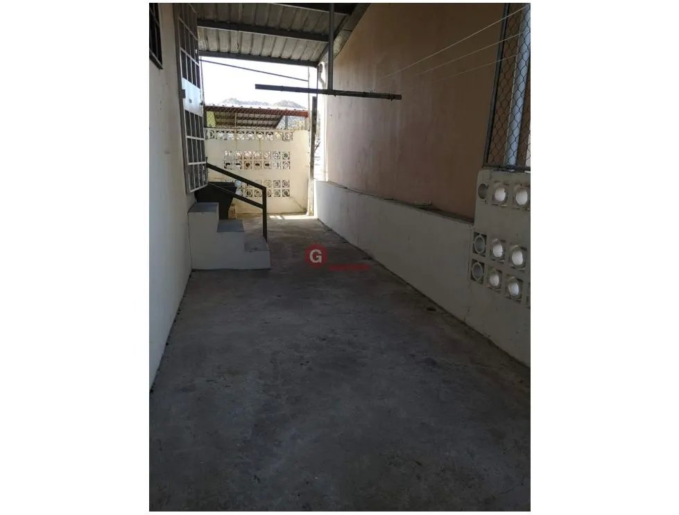 CASA PARA USO RESIDENCIAL O COMERCIAL / TUMBA MUERTO / 200m2 / 3 HABIT