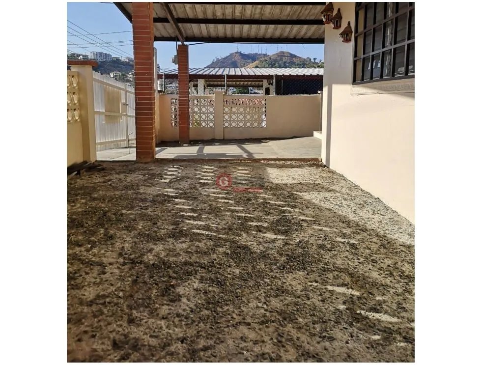 CASA PARA USO RESIDENCIAL O COMERCIAL / TUMBA MUERTO / 200m2 / 3 HABIT