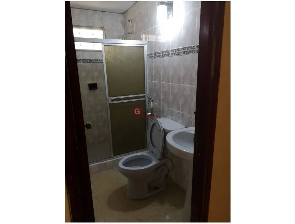 CASA PARA USO RESIDENCIAL O COMERCIAL / TUMBA MUERTO / 200m2 / 3 HABIT