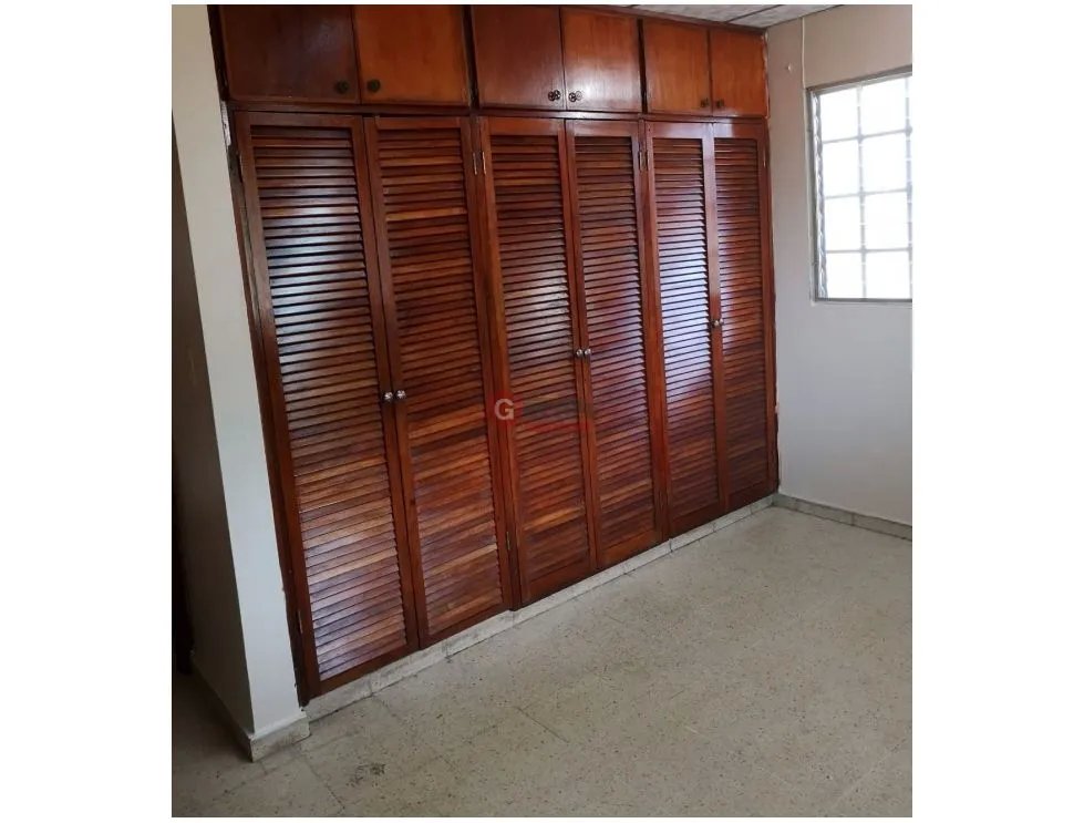 CASA PARA USO RESIDENCIAL O COMERCIAL / TUMBA MUERTO / 200m2 / 3 HABIT
