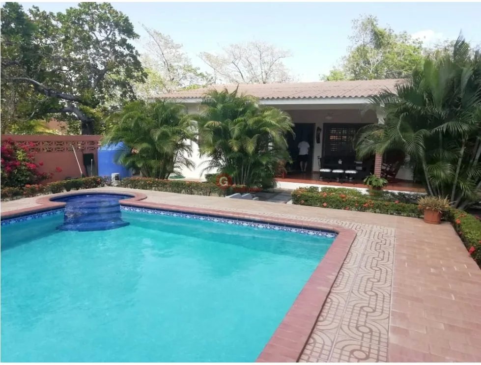 CORONADO / 1048 M2 / 3 HABITACIONES / PISCINA / NEGOCIABLE