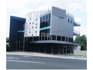 PARQUE LEFEVRE / EDIFICIO DE DOS NIVELES / CON LOCAL EN PLANTA BAJA