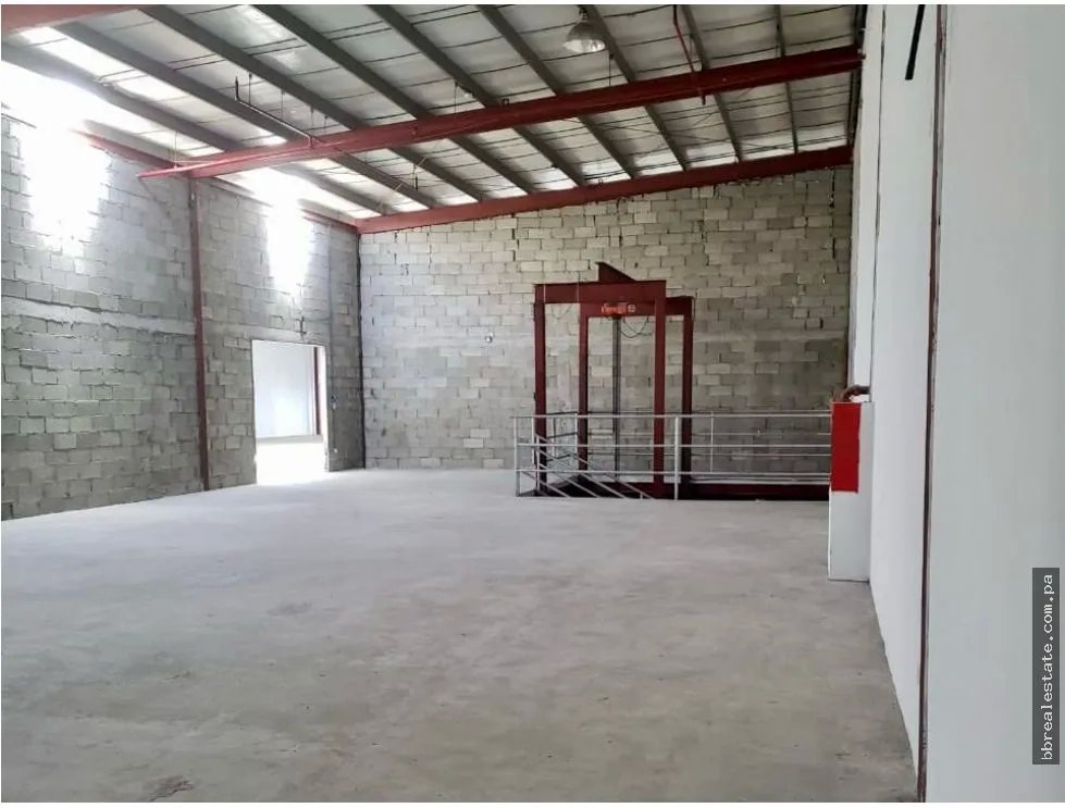 Warehouse for rent in Costa del Este