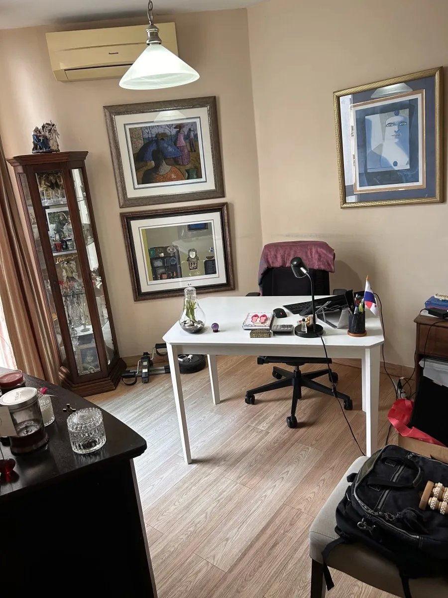 Hemoso apartamento, 3 rec + den, con vista panorámica.