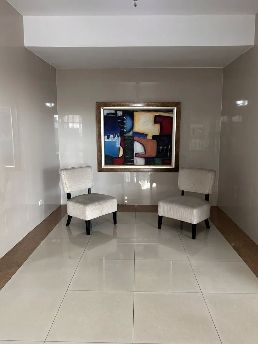 Beautiful apartment, 3 bedrooms + den, with panoramic view.