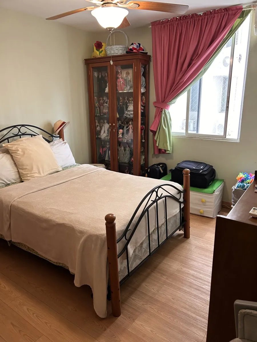 Beautiful apartment, 3 bedrooms + den, with panoramic view.
