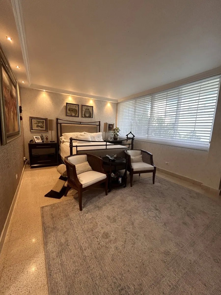 Spacious 249 m² Apartment in El Cangrejo | 3 Bedrooms + Study | 1 Unit...
