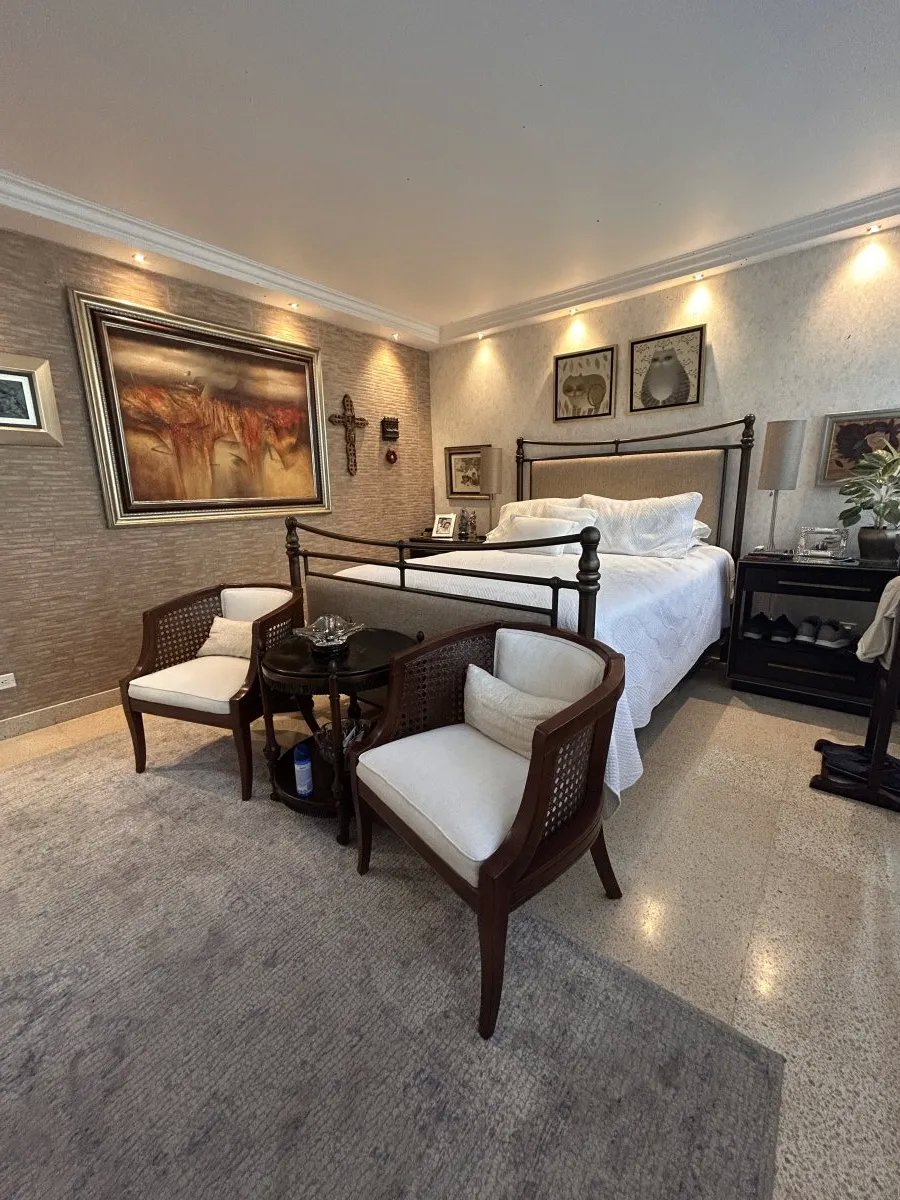 Spacious 249 m² Apartment in El Cangrejo | 3 Bedrooms + Study | 1 Unit...