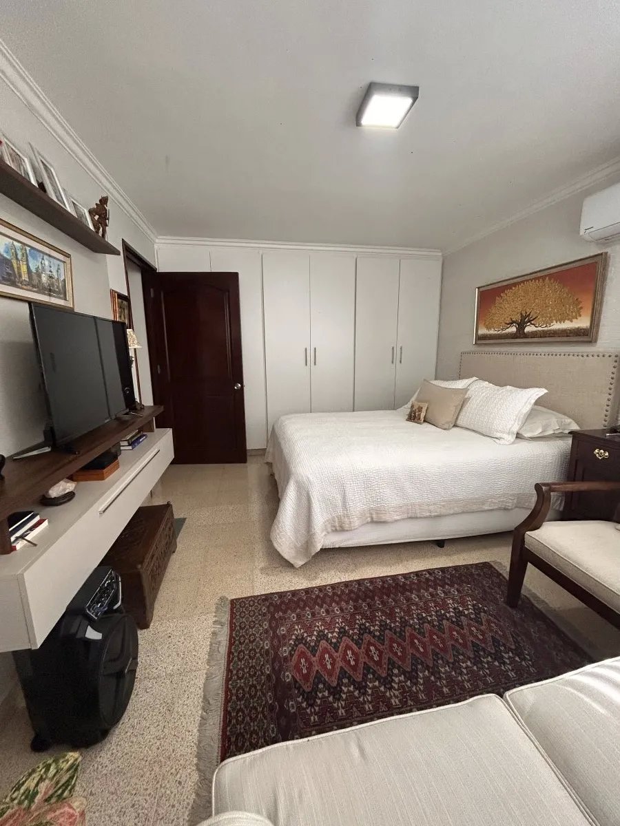 Spacious 249 m² Apartment in El Cangrejo | 3 Bedrooms + Study | 1 Unit Per Floor
