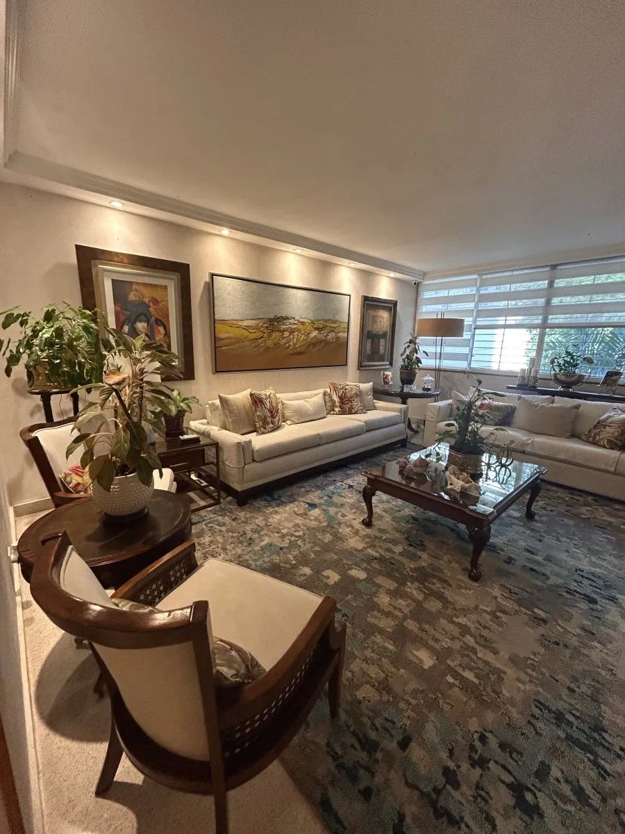 Spacious 249 m² Apartment in El Cangrejo | 3 Bedrooms + Study | 1 Unit Per Floor